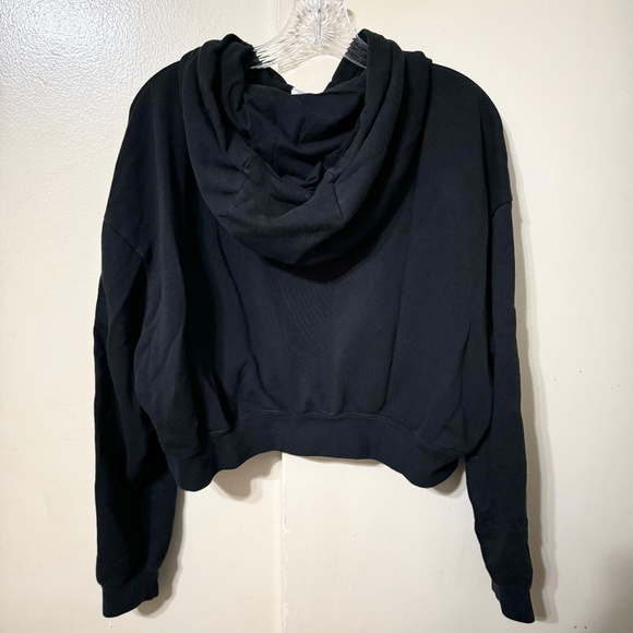 Nike Hoodie Womens Medium Black Cropped Long Sleeve Logo Graphic Athleisure Cozy - Picture 4 of 4